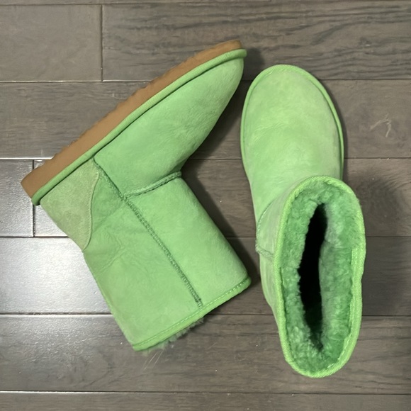 UGG Shoes - Y2K Vintage Ugg Classic Short Boots Size 6